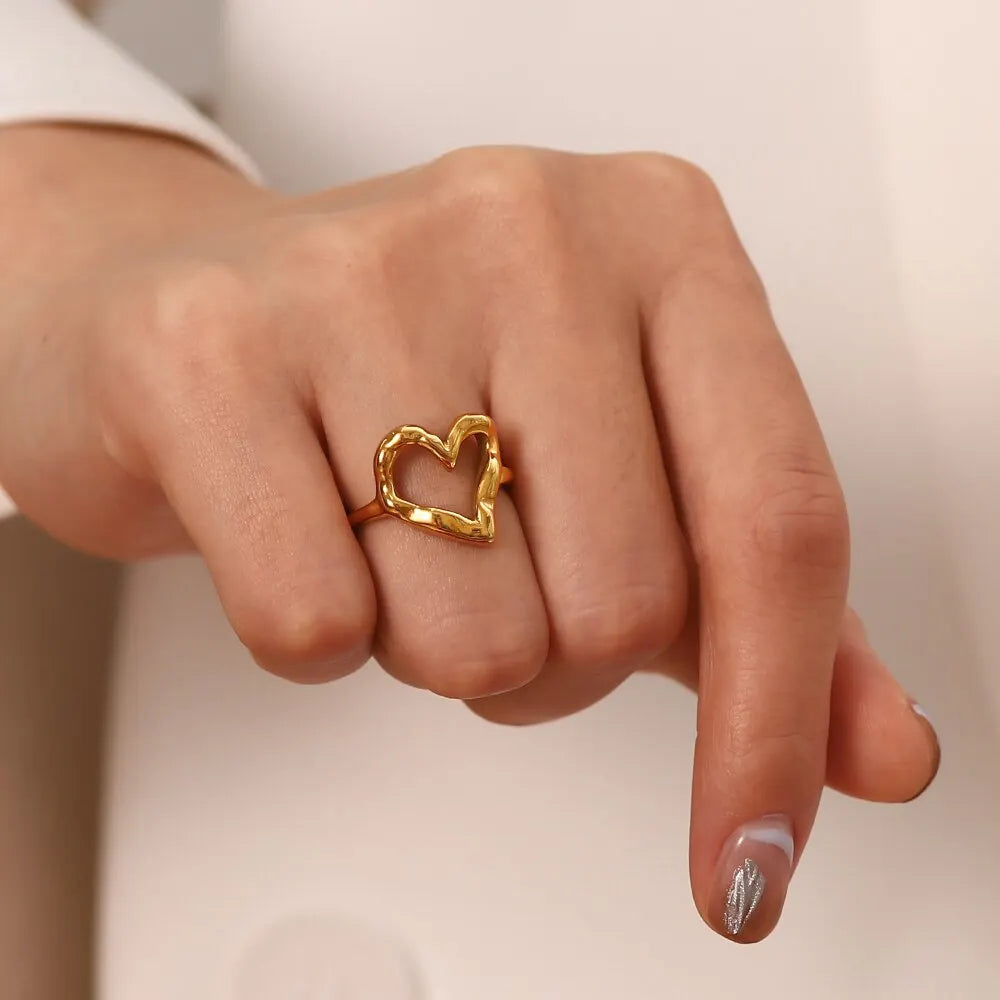 Stainless Steel Creative Waterproof 18k Gold Plated Heart Rings For Women Trendy Hammer Pattern Hollow Jewelry