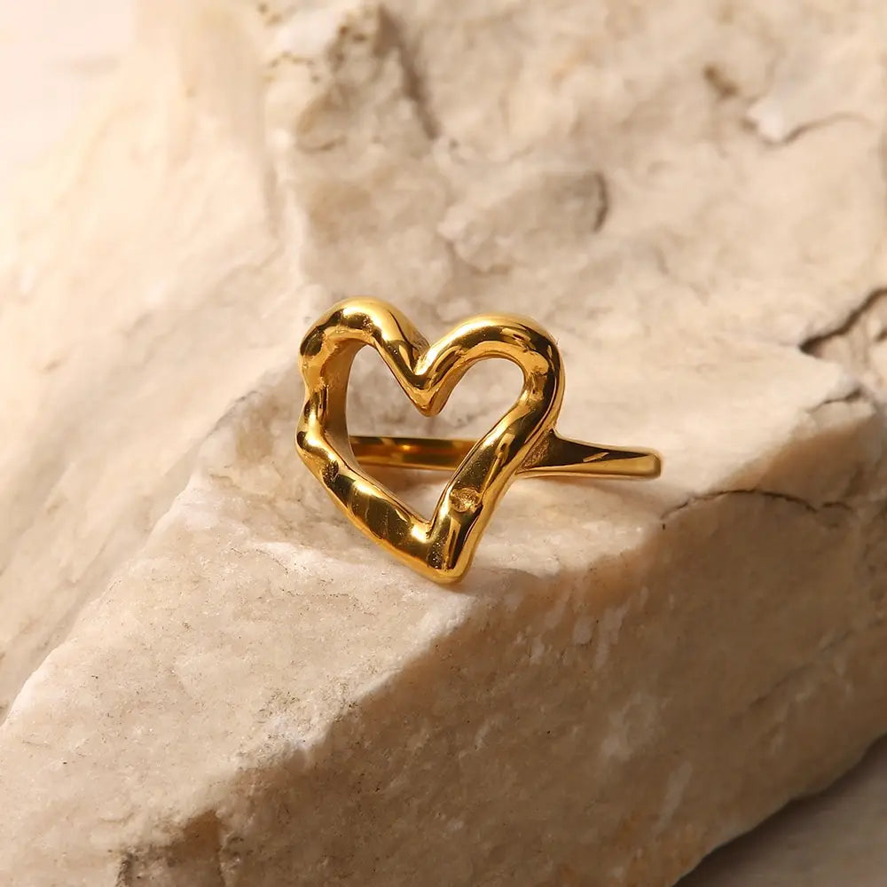 Stainless Steel Creative Waterproof 18k Gold Plated Heart Rings For Women Trendy Hammer Pattern Hollow Jewelry